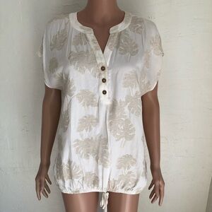 Adrienne Vittadini Cream Floral Embossed Blouse Women’s Size M Elastic V- Neck
